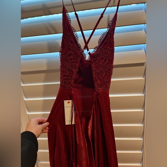 Small Cranberry Lace but Lined with Polyester Maxi Dress - Picture 4 of 7